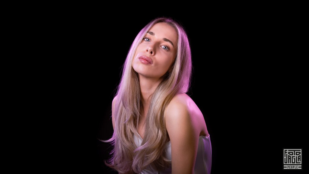 Beauty Shooting im Fotostudio
Portrait Studioaufnahme mit Alisa Vishchuk