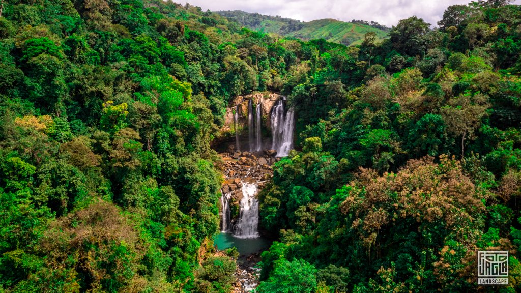 Nauyaca Falls am Fluss R�o Bar�
Drohnenaufnahme der Wasserf�lle
Costa Rica