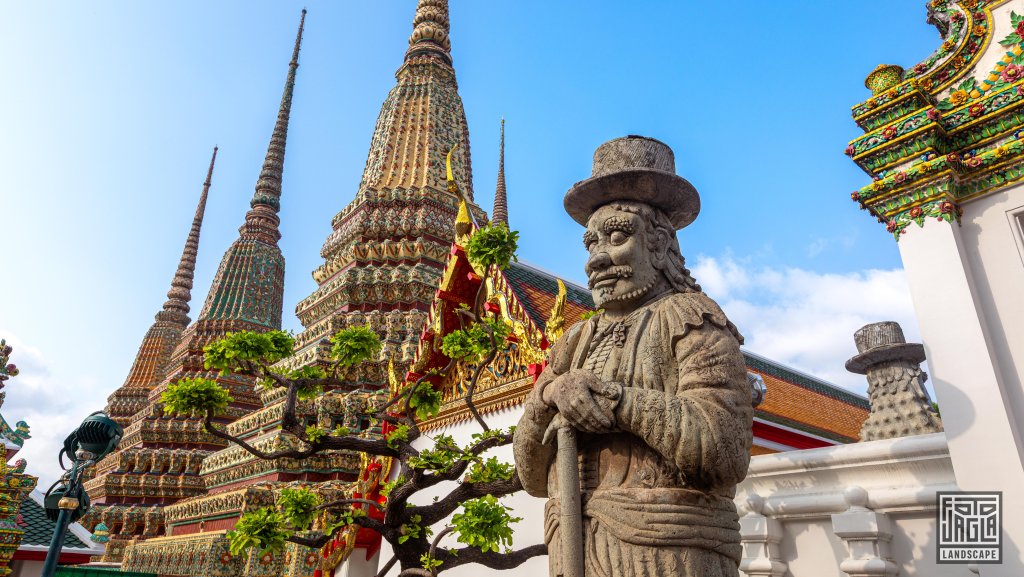 Chedis (Stupas) in der Tempelanlage
Tempel Wat Pho
Hauptstadt Bangkok, Thailand