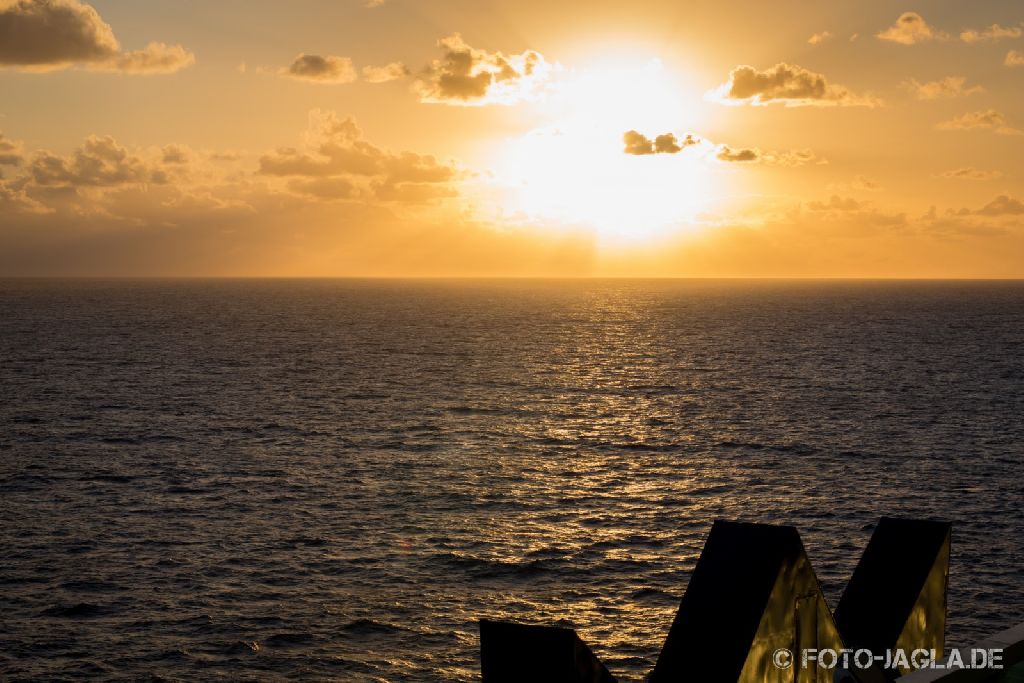 Barge To Hell 2012 ::. Sunset on Pooldeck