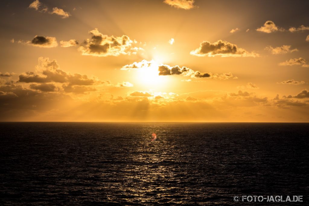 Barge To Hell 2012 ::. Sunset on Pooldeck