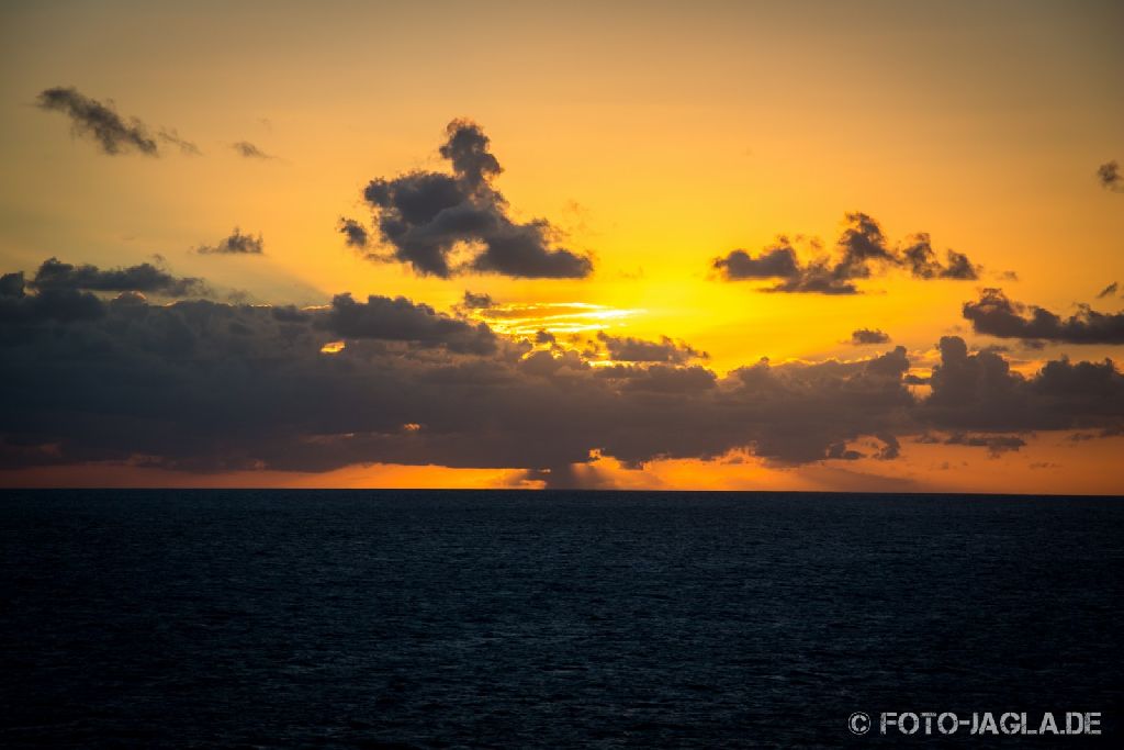 Barge To Hell 2012 ::. Sunset on Pooldeck