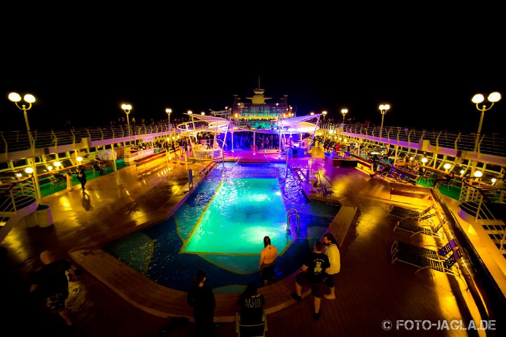 Barge To Hell 2012 ::. Pooldeck