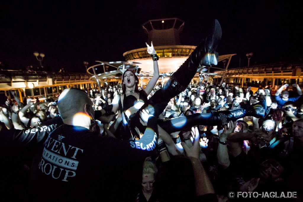 70000 Tons of Metal 2013 ::. Crowd @ Turisas ::. http://www.foto-jagla.de