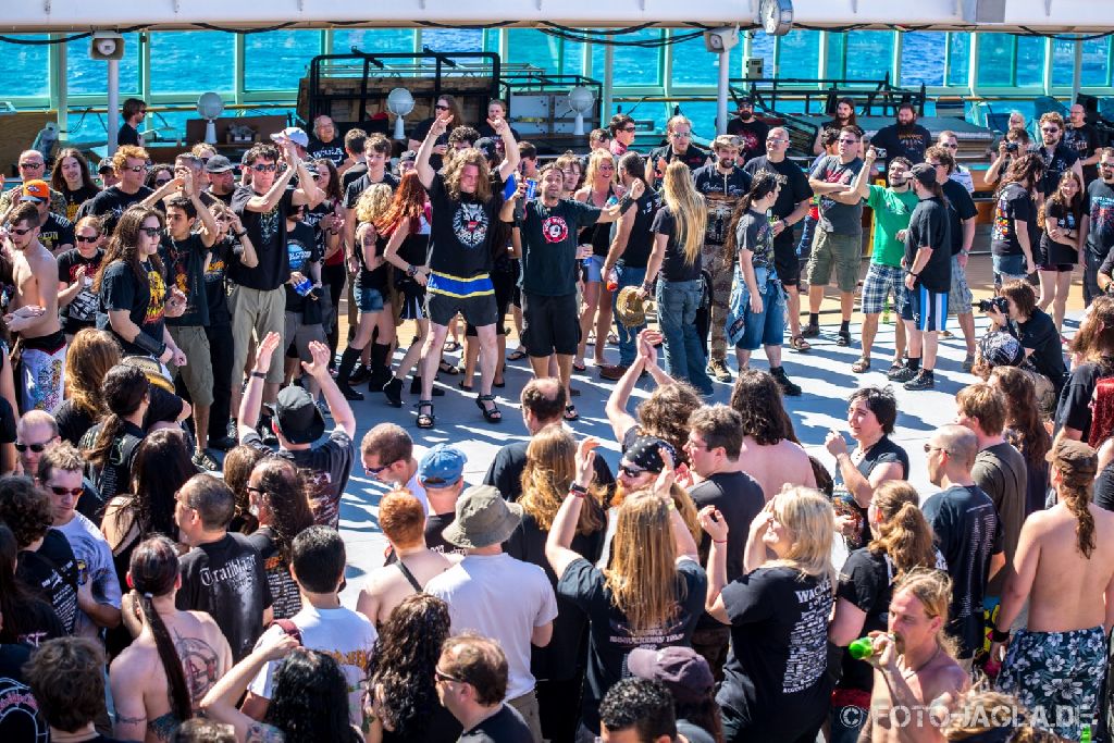 70000 Tons of Metal 2013 ::. Wall of Death on Pooldeck ::. http://www.foto-jagla.de