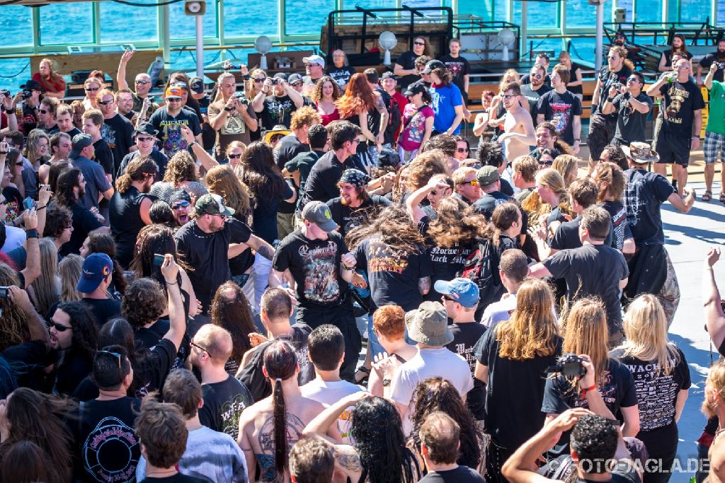 70000 Tons of Metal 2013 ::. Wall of Death on Pooldeck ::. http://www.foto-jagla.de