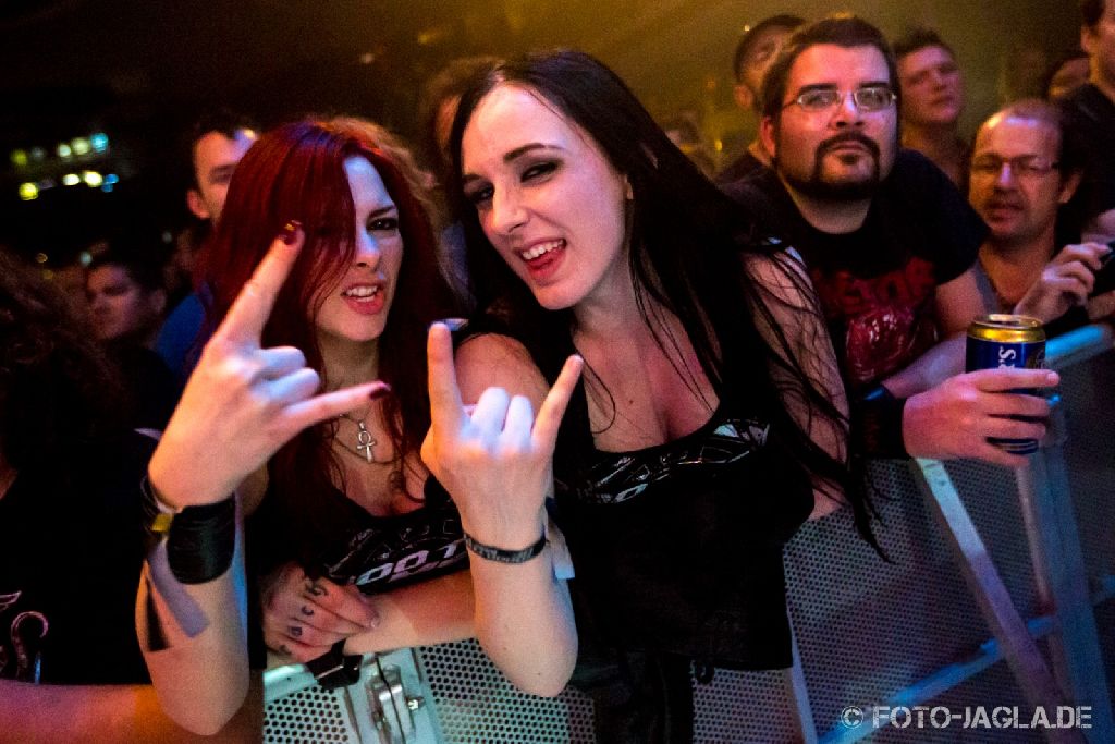 70000 Tons of Metal 2013 ::. Girls @ Doro ::. http://www.foto-jagla.de