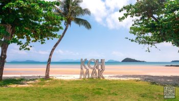 Koh Mak Schild am Strand von Mira Montra
Landschaftsfotografie auf der Insel Insel Ko Mak
Thailand