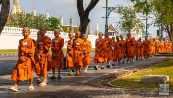 Junge Mönche in der historischen Altstadt
Tempel Wat Pho
Hauptstadt Bangkok, Thailand