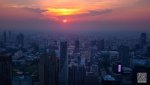 Sonnenuntergang über der Skyline von Bangkok
Akara Sky Hanuman - 360° Rooftop Bar und Restaurant
Thailand