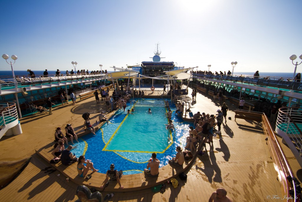 70000 Tons of Metal 2012 ::. Miami, Florida ::. Pool Deck 70000 Tons of Metal 2012 ::. Miami, Florida ::. Pool Deck