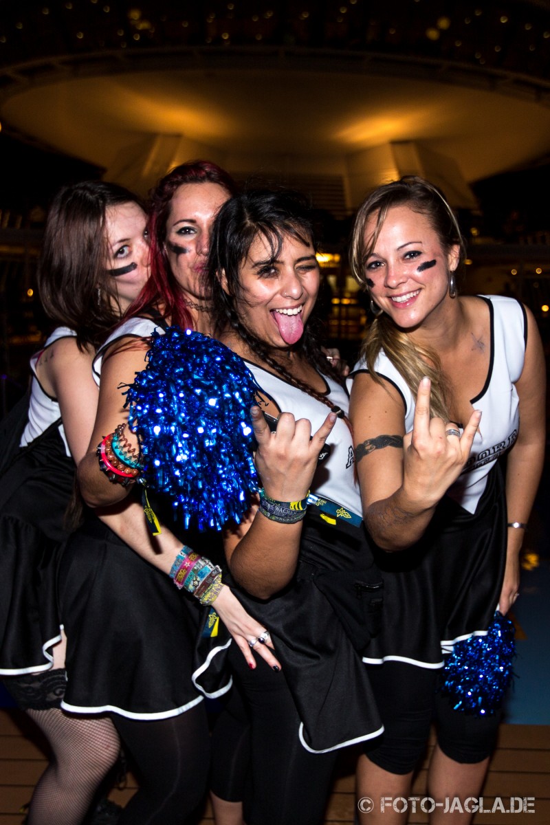 70000 Tons of Metal 2014 ::. Cheerleaders at Pooldeck 70000 Tons of Metal 2014 ::. Cheerleaders at Pooldeck
