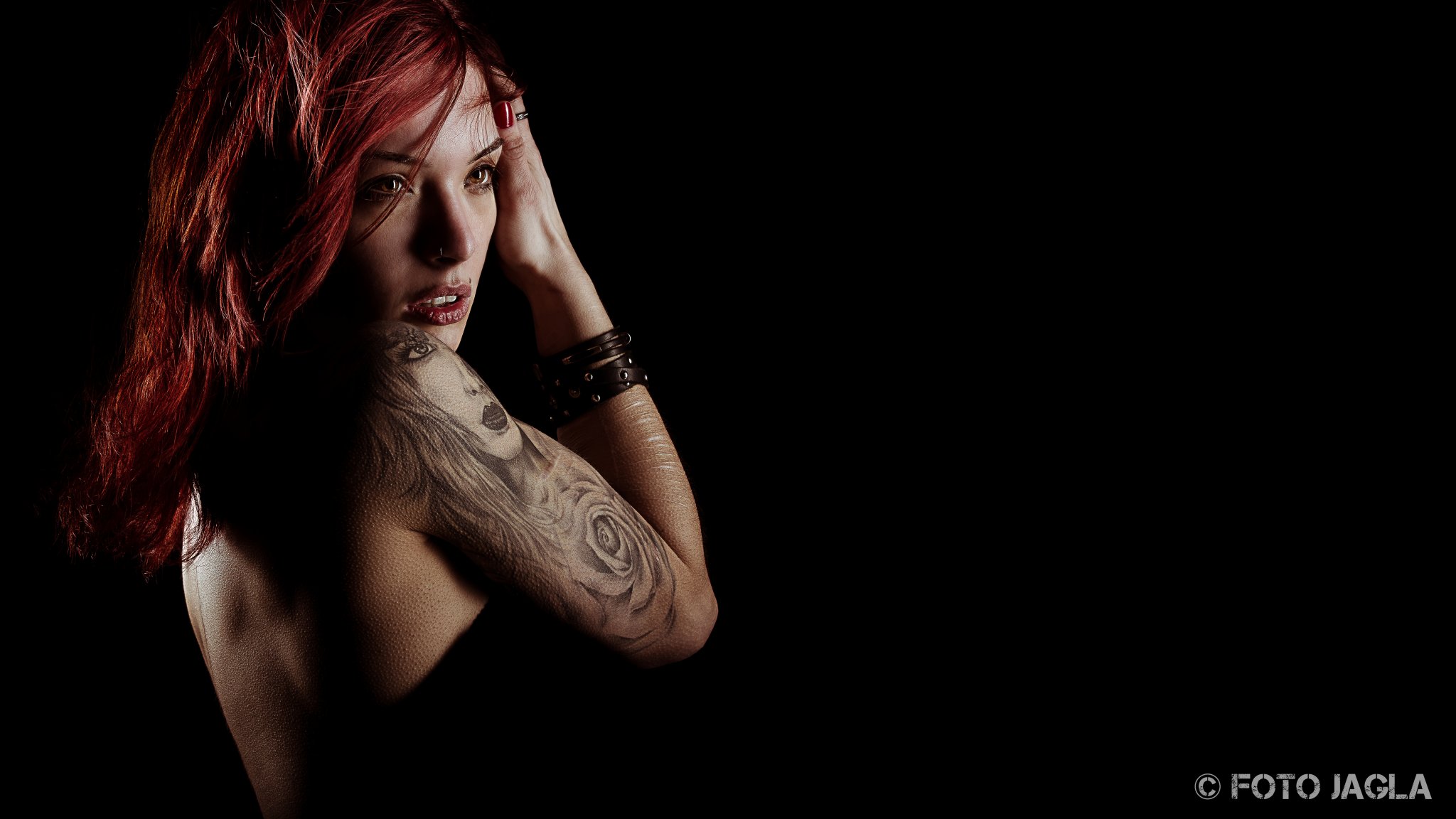 Low-Key Portrait Shooting mit Deborah S. in meinem Studio Low-Key Portrait Shooting mit Deborah S. in meinem Studio
