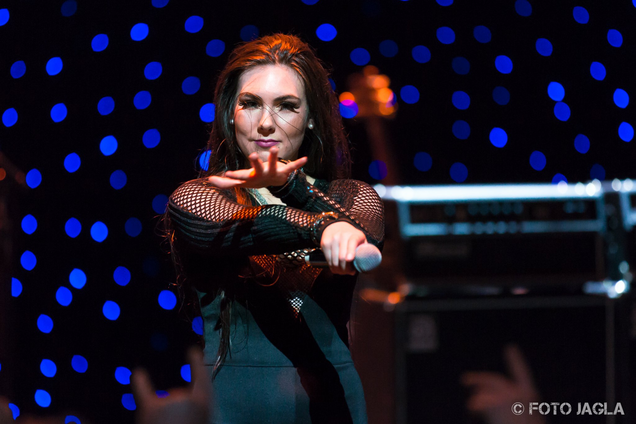 70000 Tons Of Metal 2017
Amaranthe im Alhambra Theater
Sängerin Elize Ryd 70000 Tons Of Metal 2017
Amaranthe im Alhambra Theater
Sängerin Elize Ryd