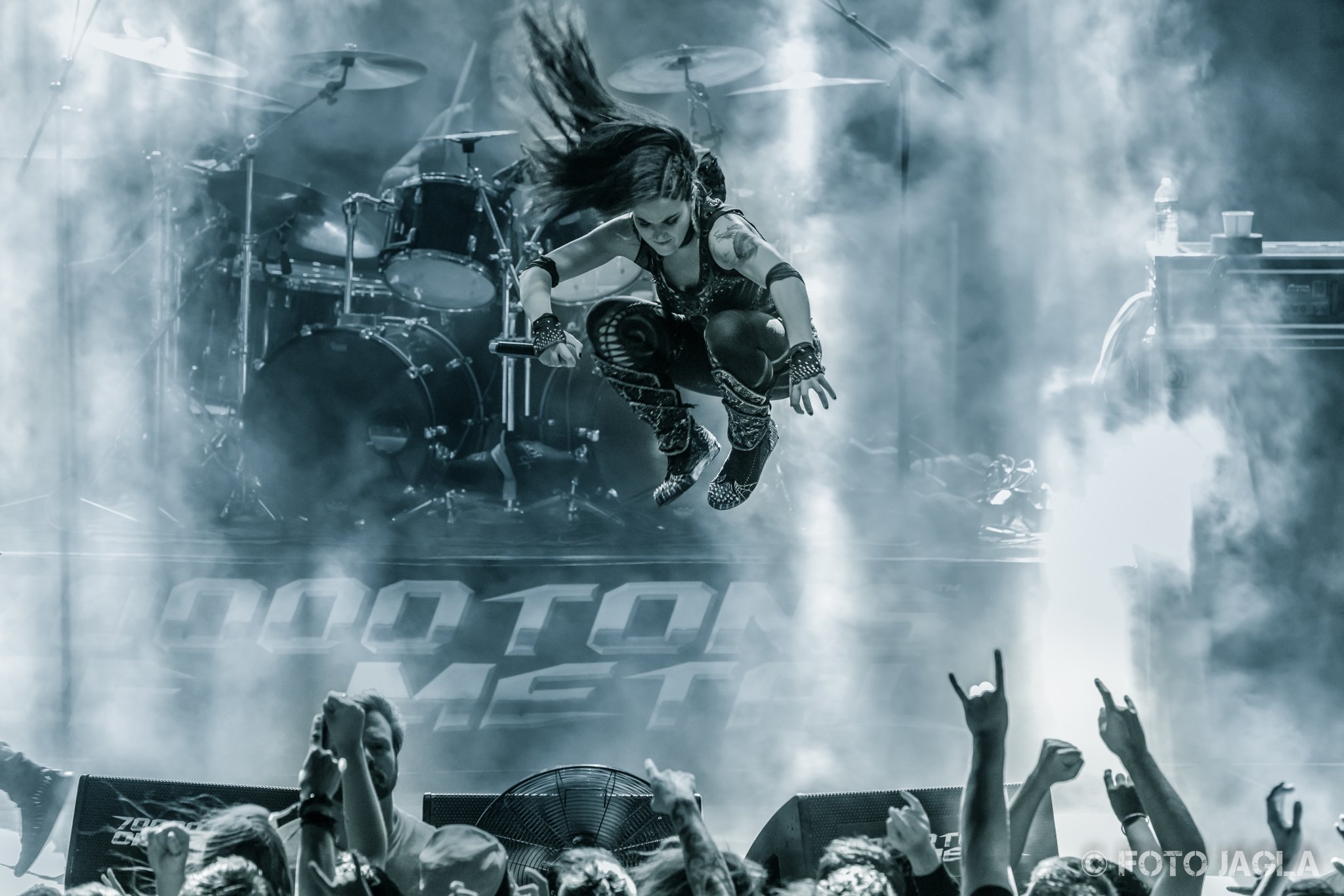 70000 Tons Of Metal 2017
Alissa White-Gluz von Arch Enemy auf der Pooldeck-Stage 70000 Tons Of Metal 2017
Alissa White-Gluz von Arch Enemy auf der Pooldeck-Stage