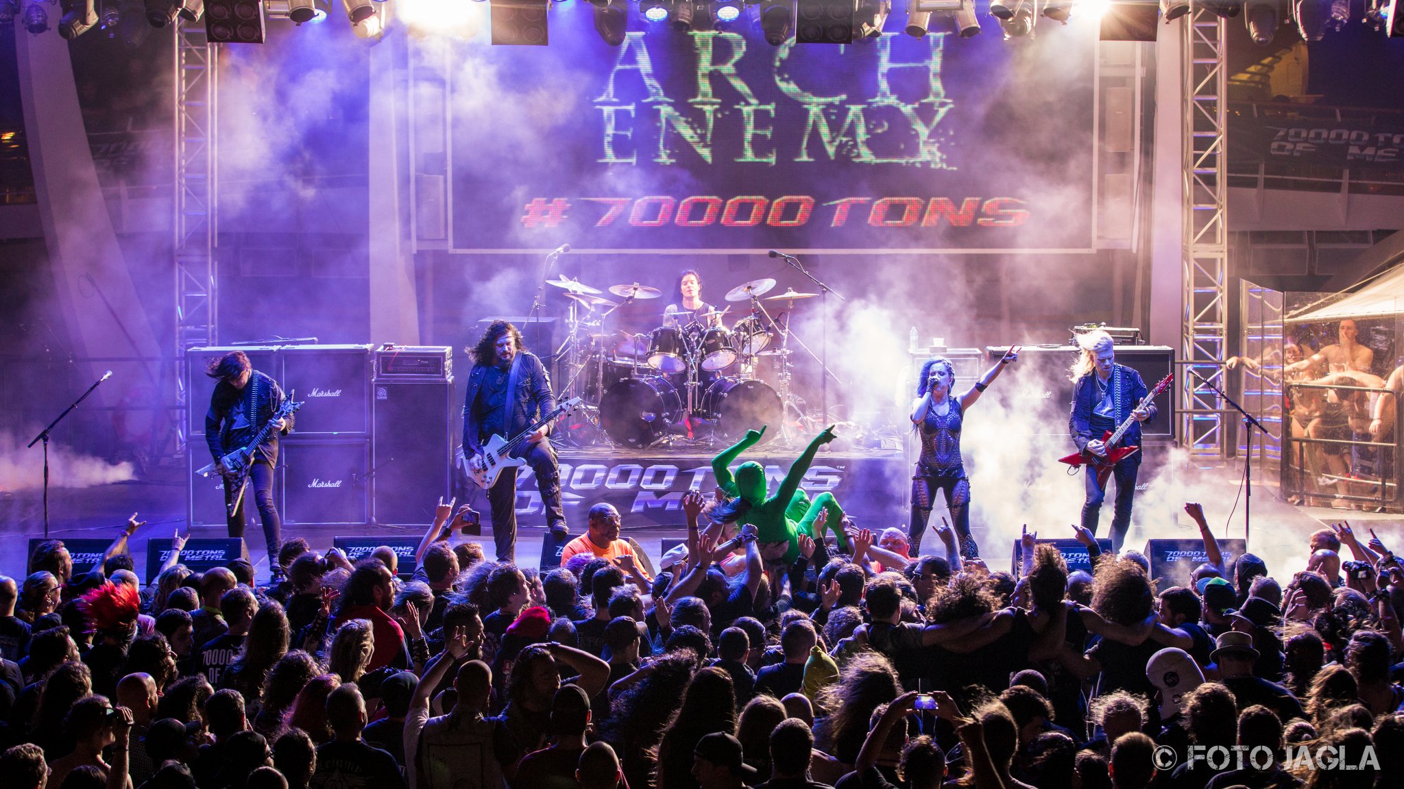 70000 Tons Of Metal 2017
Arch Enemy auf der Pooldeck-Stage 70000 Tons Of Metal 2017
Arch Enemy auf der Pooldeck-Stage