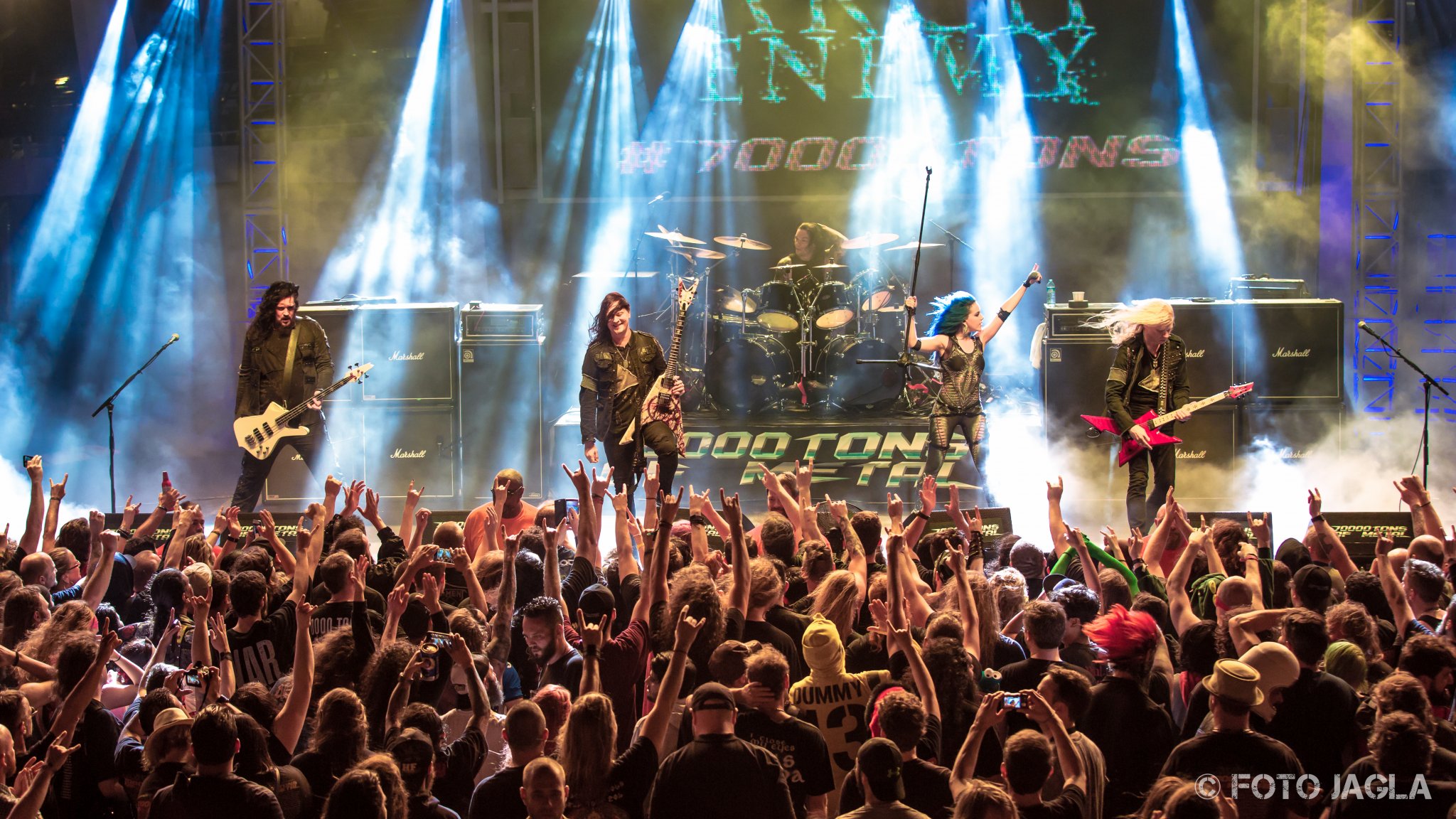 70000 Tons Of Metal 2017
Arch Enemy auf der Pooldeck-Stage 70000 Tons Of Metal 2017
Arch Enemy auf der Pooldeck-Stage