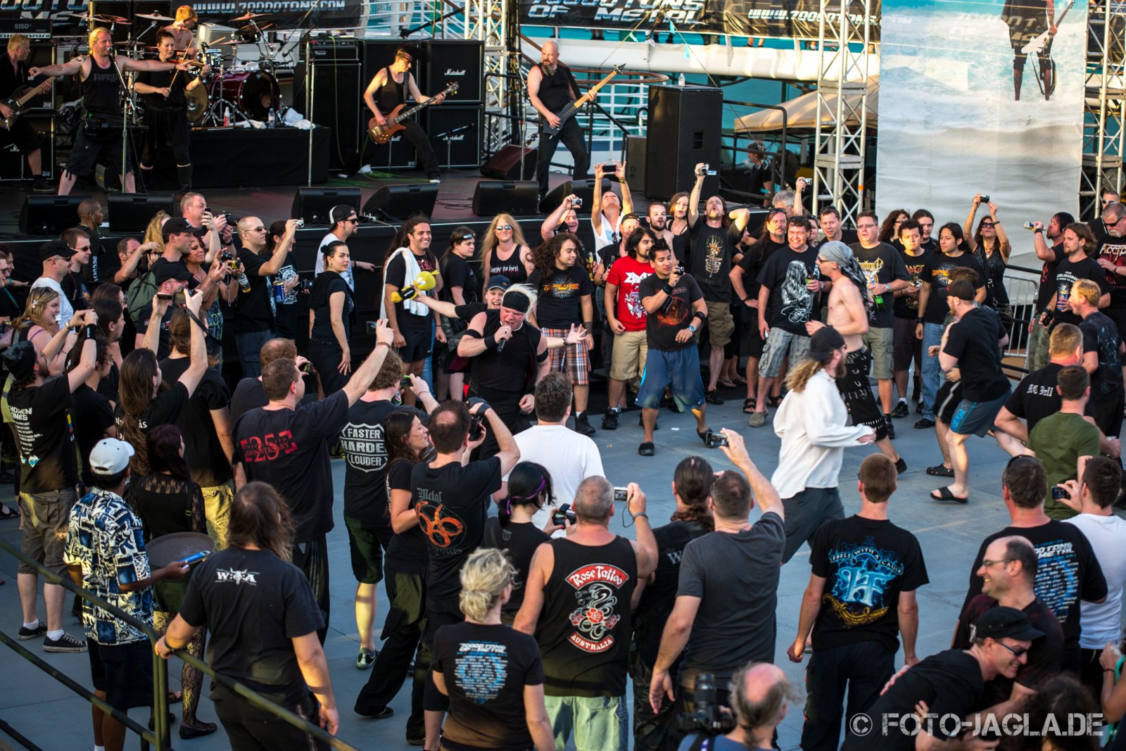 70000 Tons of Metal 2013 ::. Circlepit @ Subway to Sally ::. http://www.foto-jagla.de 70000 Tons of Metal 2013 ::. Circlepit @ Subway to Sally ::. http://www.foto-jagla.de