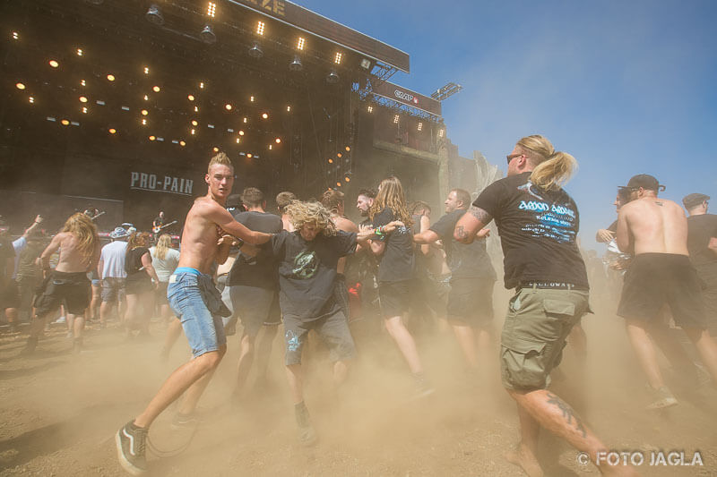 Summer Breeze 2018 - Staubwste vor der Main Stage