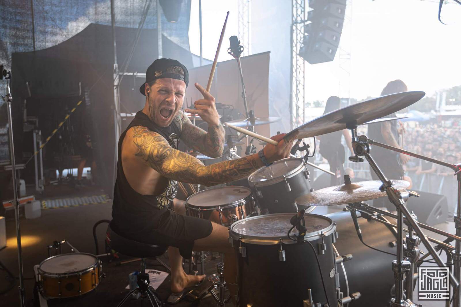 Konzertfotografie von der Bühne - Schlagzeuger fotografieren Konzertfotografie von der Bühne - Schlagzeuger fotografieren