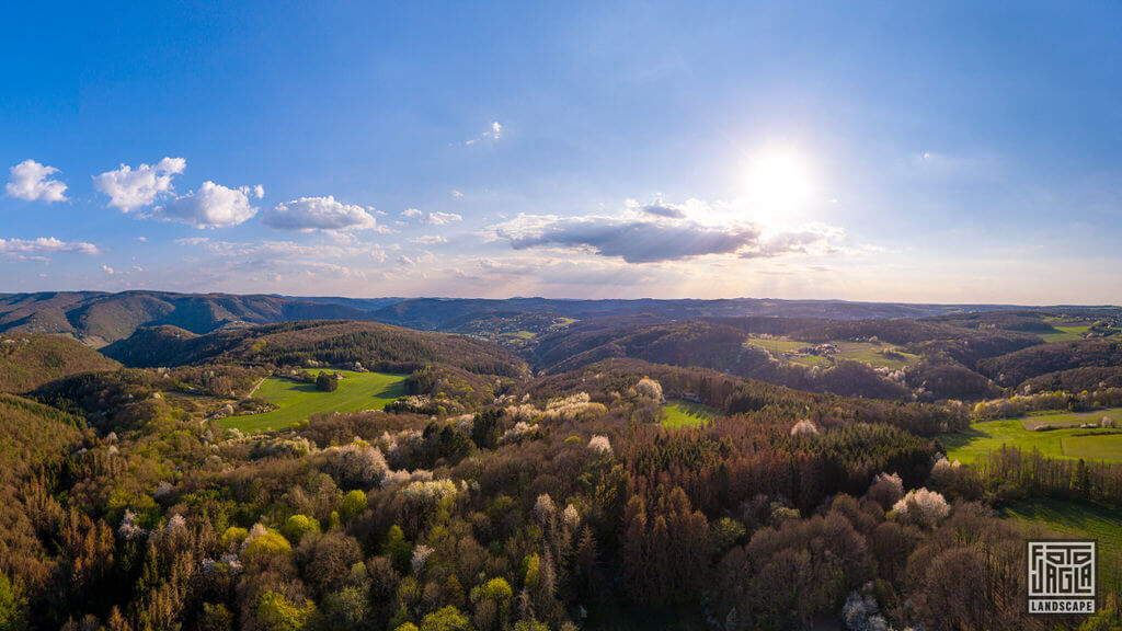 Drohnenaufnahme in Altenahr an der Ahrschleife
