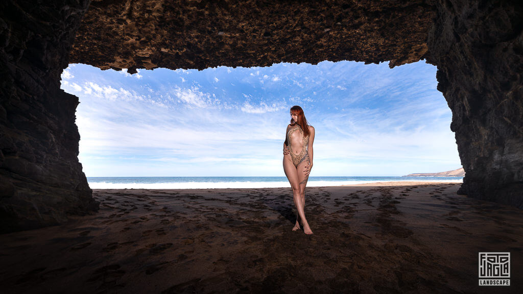 Caves am Strand von Playa de la Solapa in Fuerteventura in Spanien