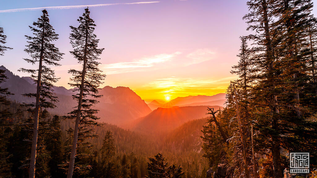 Traumhafter Sonnenuntergang am Inspiration Point im Mt Rainier National Park in Washington