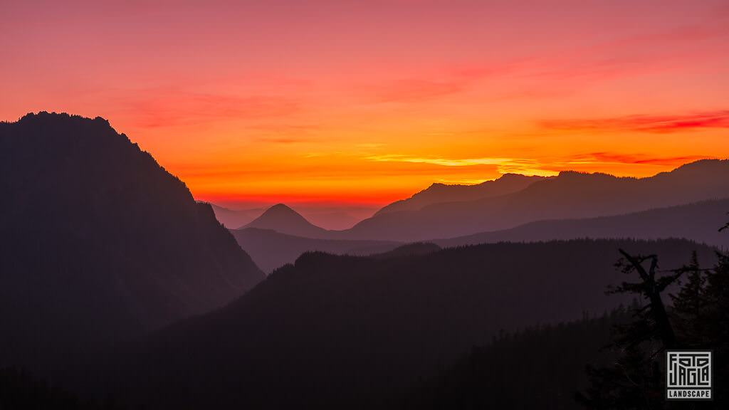 Traumhafter Sonnenuntergang am Inspiration Point im Mt Rainier National Park in Washington