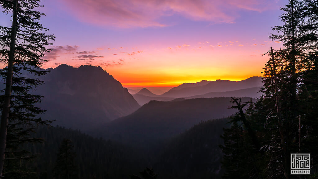 Traumhafter Sonnenuntergang am Inspiration Point im Mt Rainier Nationalpark in Washington