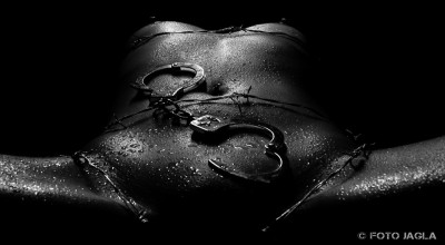 Bondage mit Stacheldraht