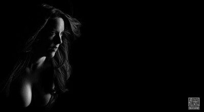 Erotisches Low-Key Fotoshooting mit Nikolina