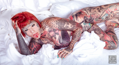 Erotikaufnahmen mit dem Tattoo-Model Mantis (Felis Silvestris)